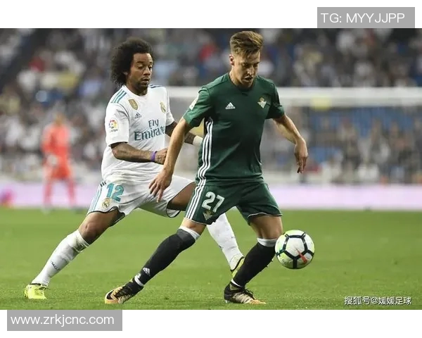 阿瓦尼足球明星闪耀赛场展现激情与才华的精彩瞬间